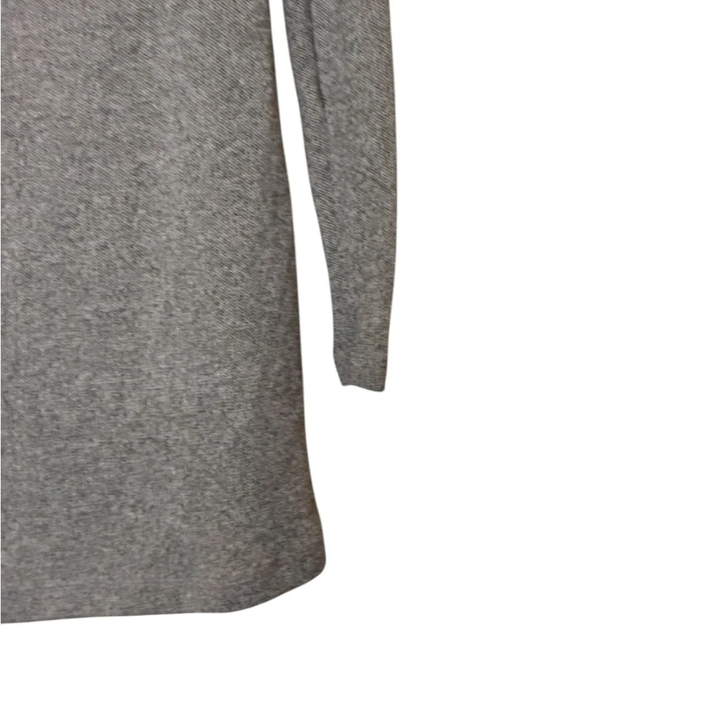 Eri + Ali | Like new gray off the shoulder long sleeve knit sweater